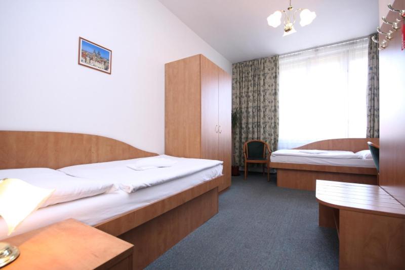 Hotel Legie Bed And Breakfast Prague Ngoại thất bức ảnh